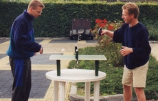 Das hat man davon, wenn man als Vorspeise eine „Kleine Platte für zwei Personen“ bestellt. Hungrig warten Jens Dittig (li.) und Rolf Schraa, bis der Hauptgang kommt Das hat man davon, wenn man als Vorspeise eine „Kleine Platte für zwei Personen“ bestellt. Hungrig warten Jens Dittig (li.) und Rolf Schraa, bis der Hauptgang kommt