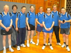 2012 für die 3. Herren aktiv (v. .l.) Volker Wendland, Frederic Fichte, Wolfgang Reinhardt, Dirk Hame, Christoph Matt, Thomas Maxara, Fritz Weber und Volker Preilowski. Es fehlen: Markus Weifenbach, Robert Tasik und Heinz Dietrich